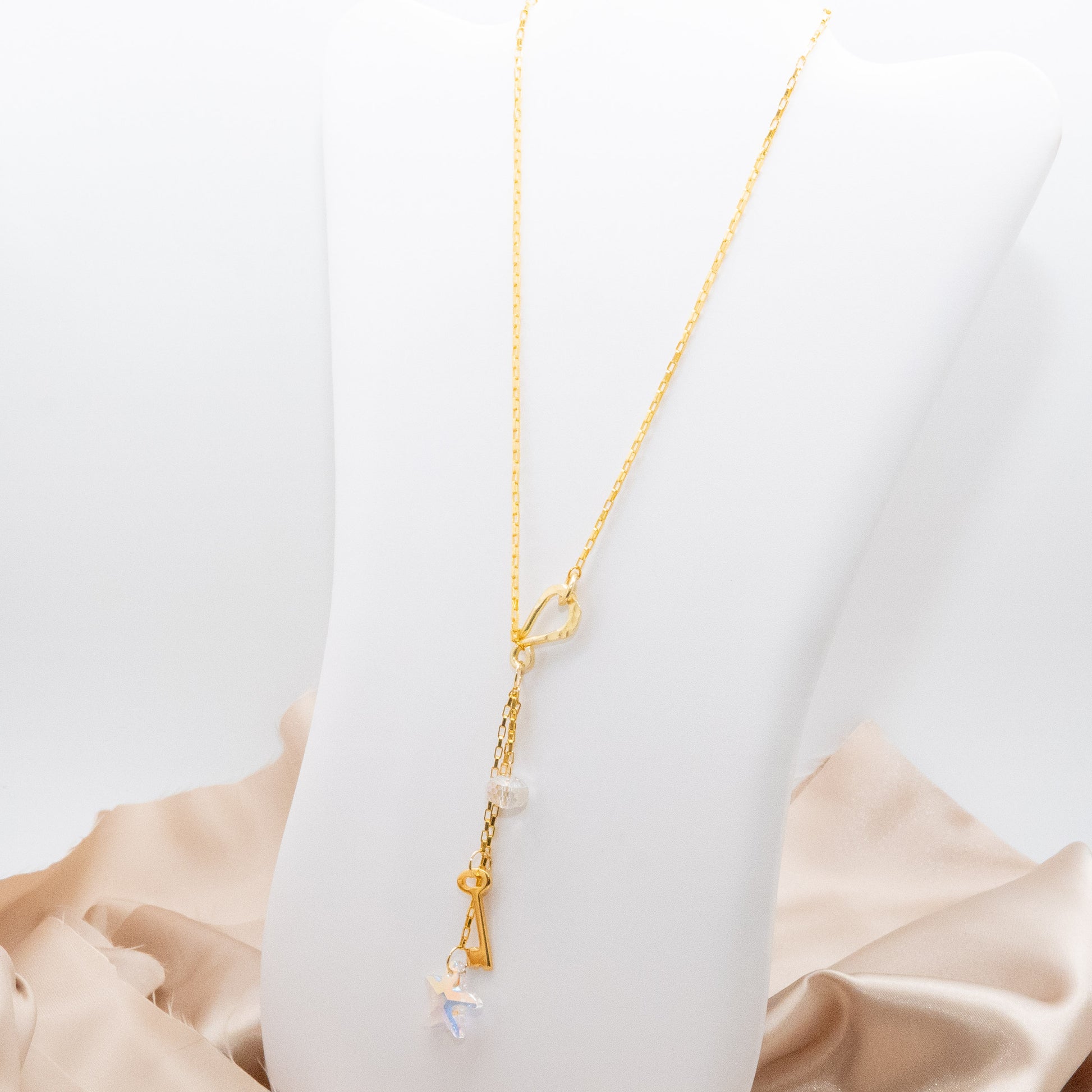 Front Hook Gold Necklace with Key, Star, and Crystal Pendants - Elegant and Versatile - Relato.Jewelry